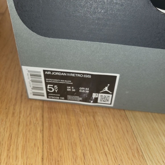 NIB AIR JORDAN 11 (GS) CHERRY SIZE 5.5Y / 7W / EU 38 - Picture 2 of 5